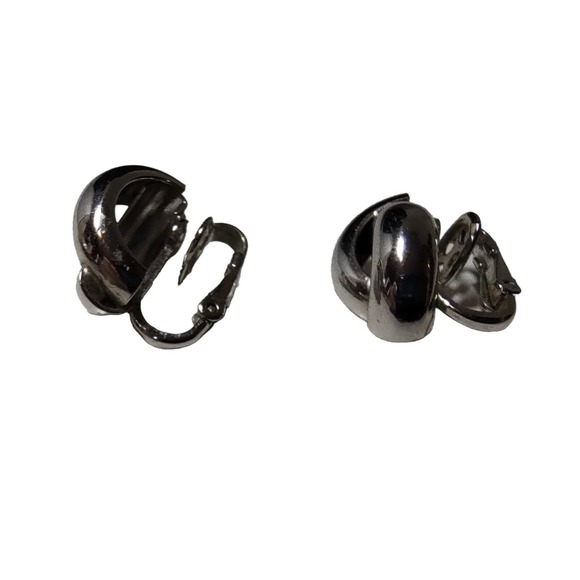 Vintage Trifari Clip On Earrings Silver Tone Circa 1950s .75 In‎ - Picture 5 of 8